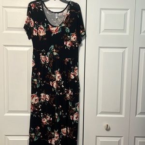 Floral maxi dress ⭐️